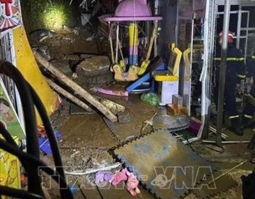 Hà Nội: Sập tường nhà dân do mưa lớn, 3 cháu nhỏ tử vong 